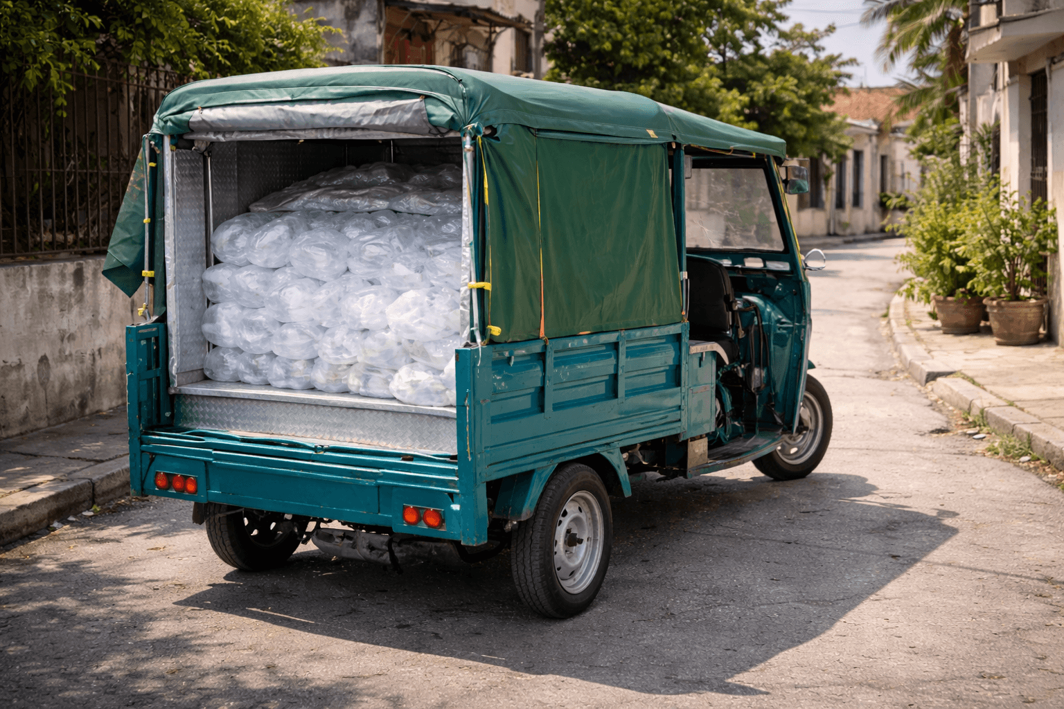 Vehículo de reparto cargado de bolsas de hielo